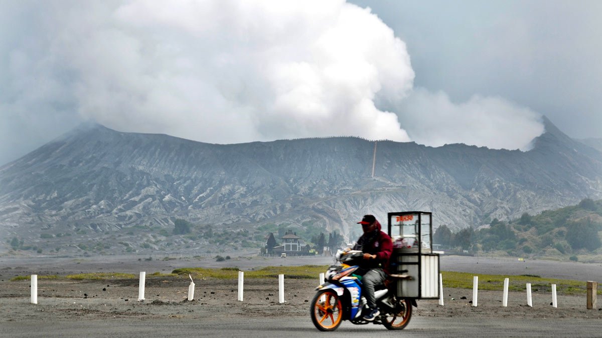 BNPB Keluarkan Larangan Wisata di Kawasan Erupsi Gunung Semeru