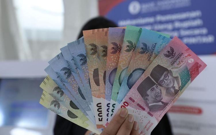 Rupiah Melemah Lagi: Tembus Rp16.736 per Dolar AS di Pasar Spot