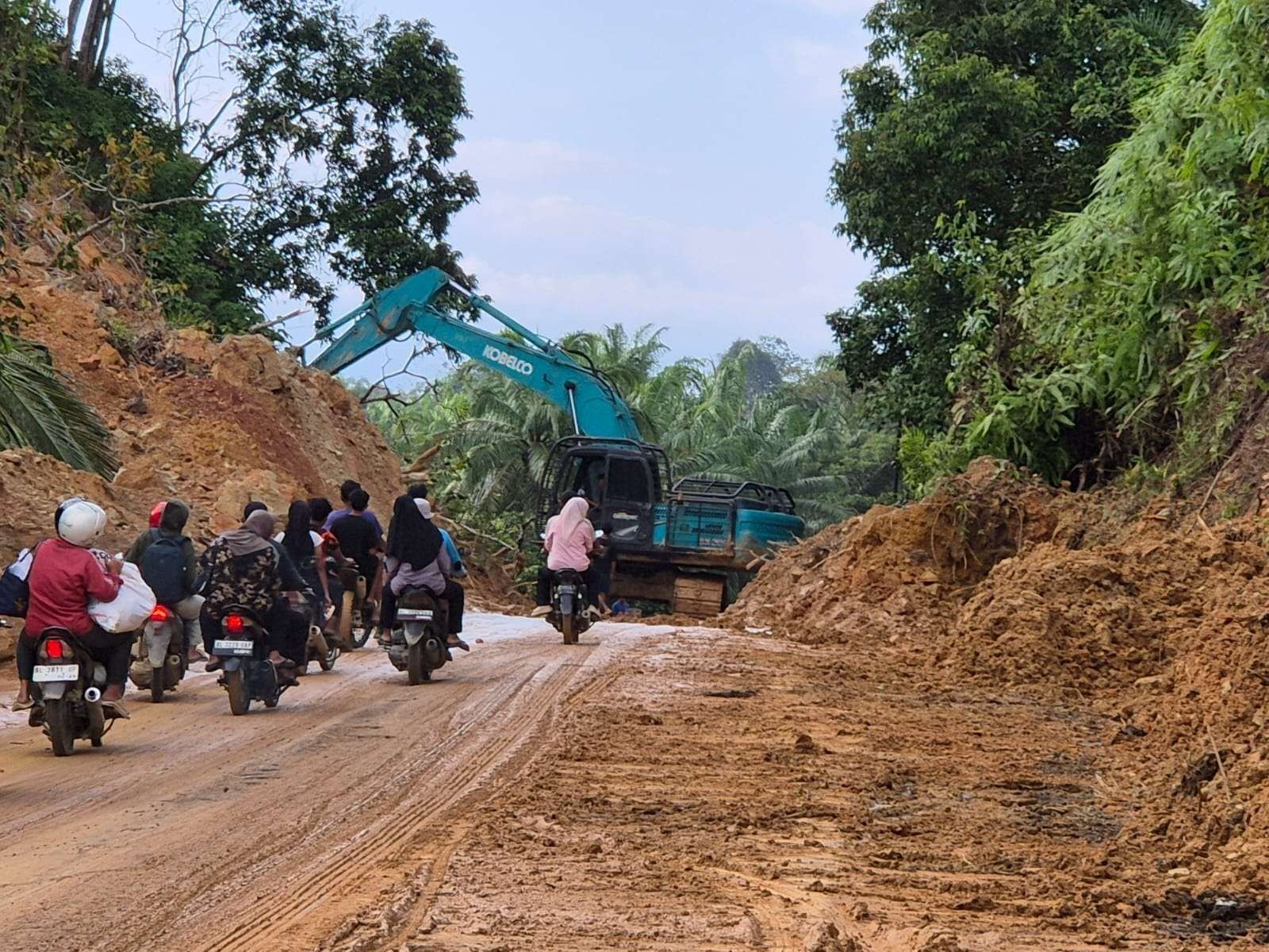 Kementerian PU Kebut Pemulihan Konektivitas Jalan Nasional di Aceh