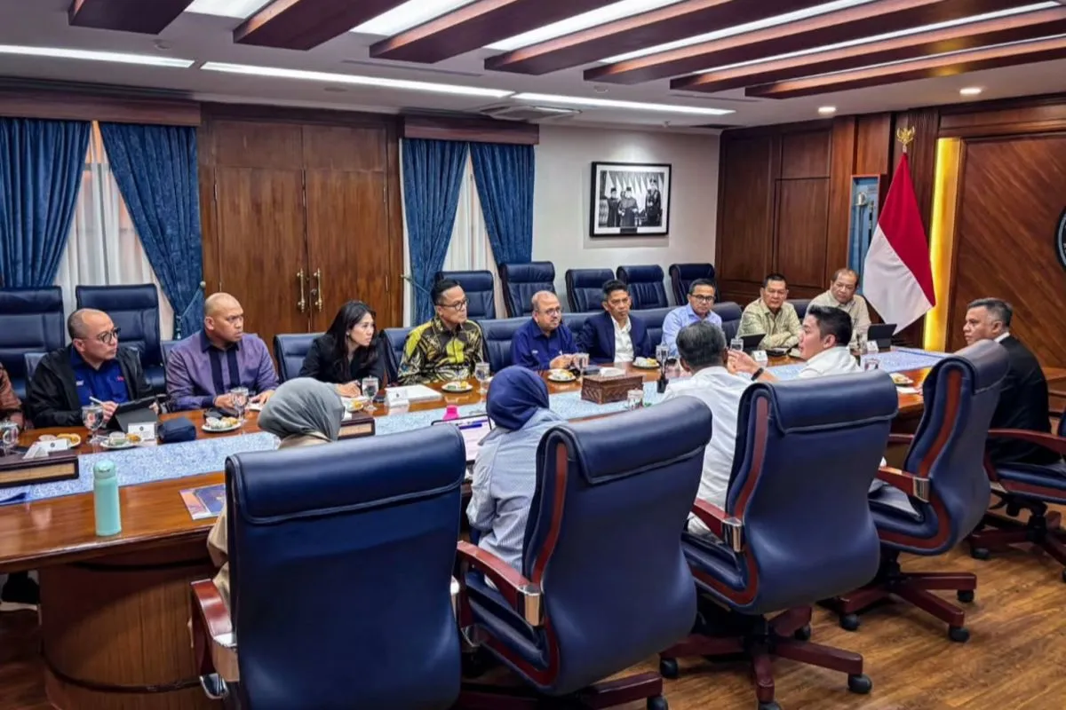Seskab Pimpin Rapat Lintas Sektoral, Kebut Pemulihan Pascabencana Bersama Menteri dan BUMN