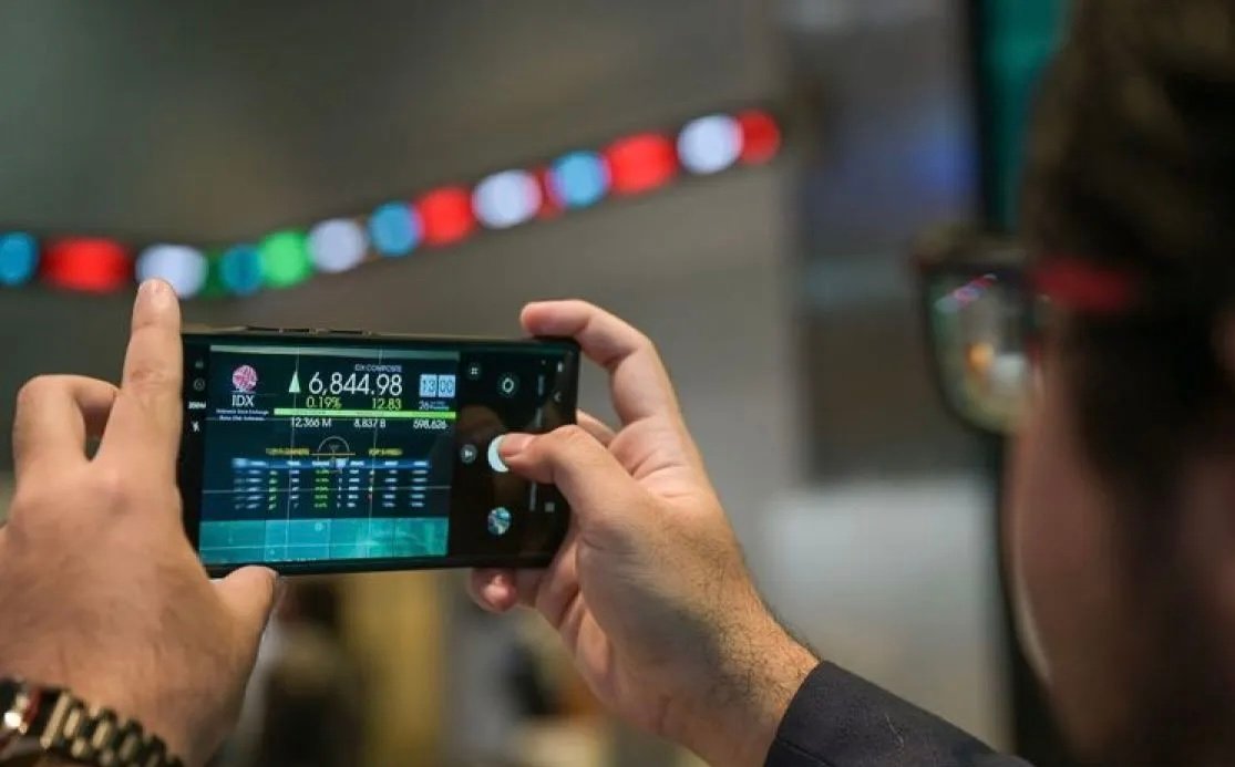 IHSG Rawan Terkoreksi Akibat Risiko Geopolitik, Cermati Sektor Saham Defensif