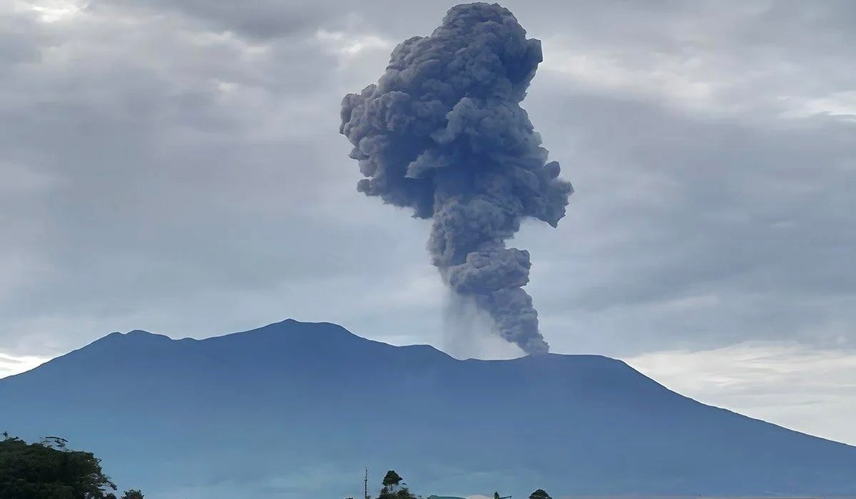 Gunung Marapi Erupsi Senin Pagi, Lontarkan Abu Vulkanik Setinggi 1,6 Kilometer
