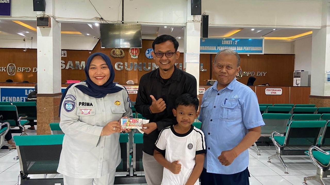 Meriahkan HUT DIY ke-271, Samsat Gunungkidul Bagikan Voucher Belanja untuk Wajib Pajak Taat