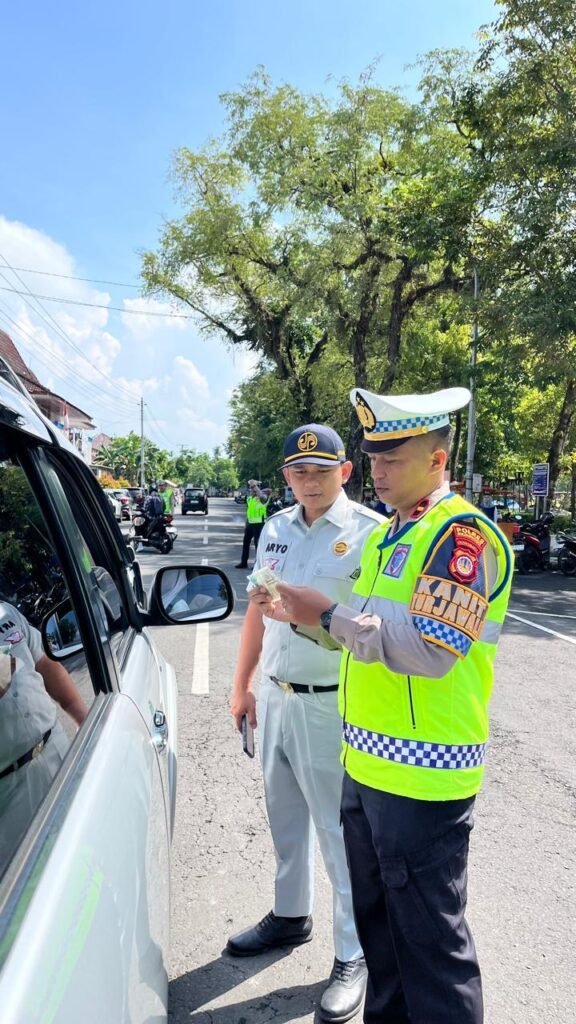 Operasi Penertiban PKB Digelar di Alun-Alun Wates, Tim Pembina Samsat Kulon Progo Dorong Kepatuhan Pajak Kendaraan dan SWDKLLJ