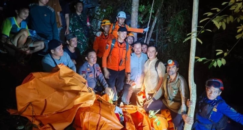 Kemenhub: Pilot, Engineer, 6 Penumpang Heli Jatuh di Sekadau Meninggal