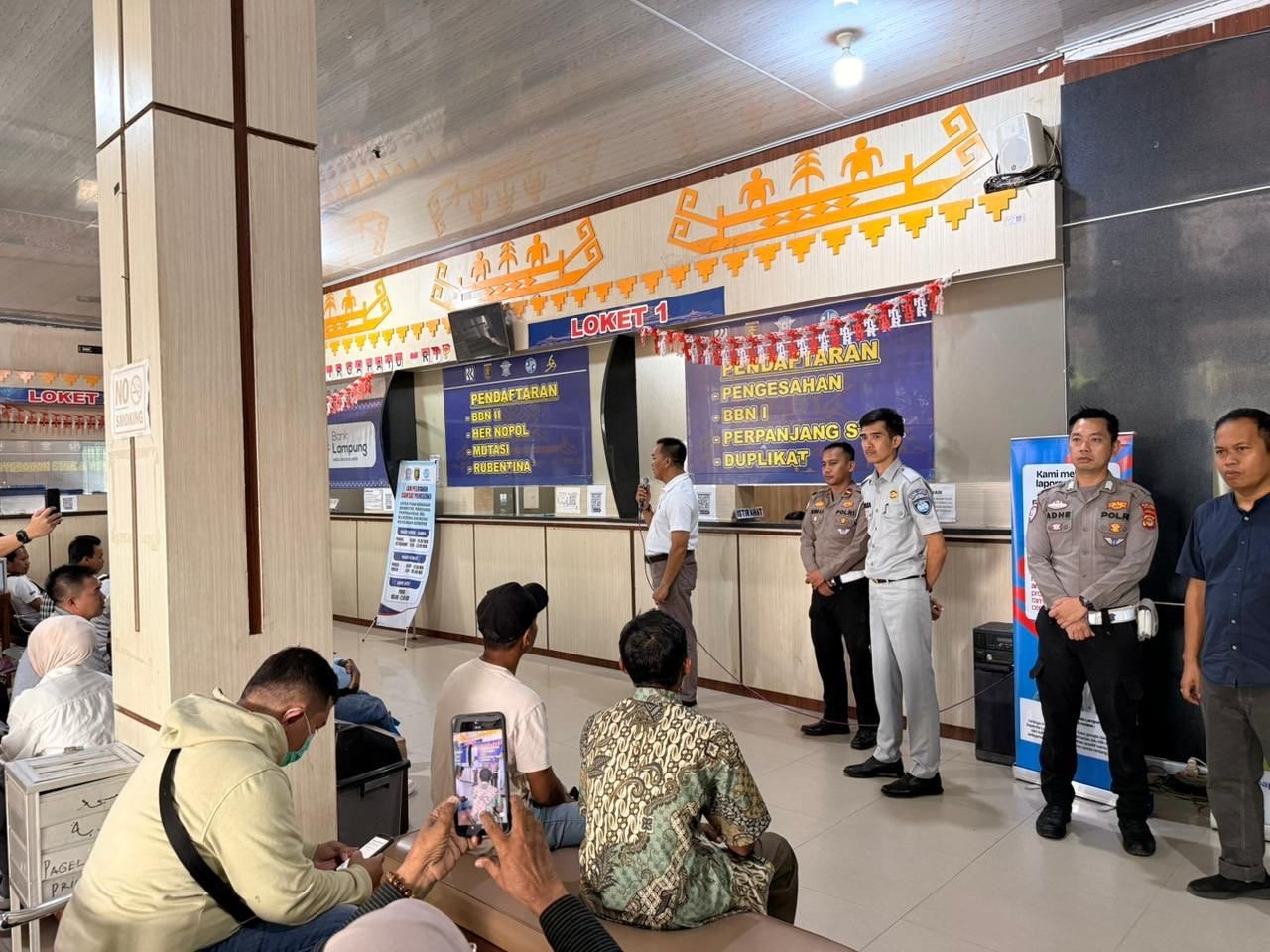 Tim Samsat Pringsewu Gelar Jumat Berkah, Dorong Kepatuhan Wajib Pajak