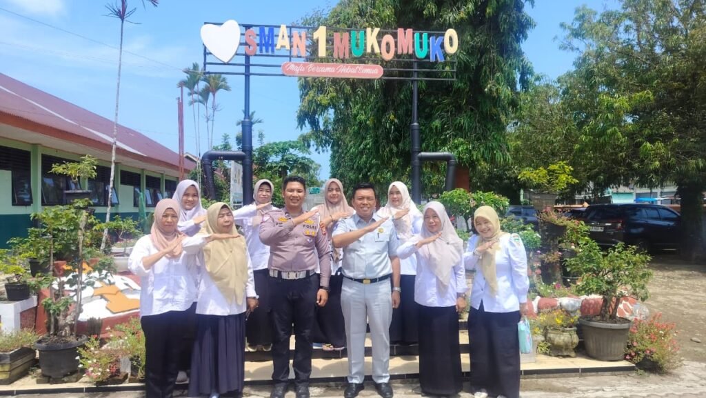 Penanggung Jawab Jasa Raharja Mukomuko Lakukan Sosialisasi Kepada Tenaga Pendidik