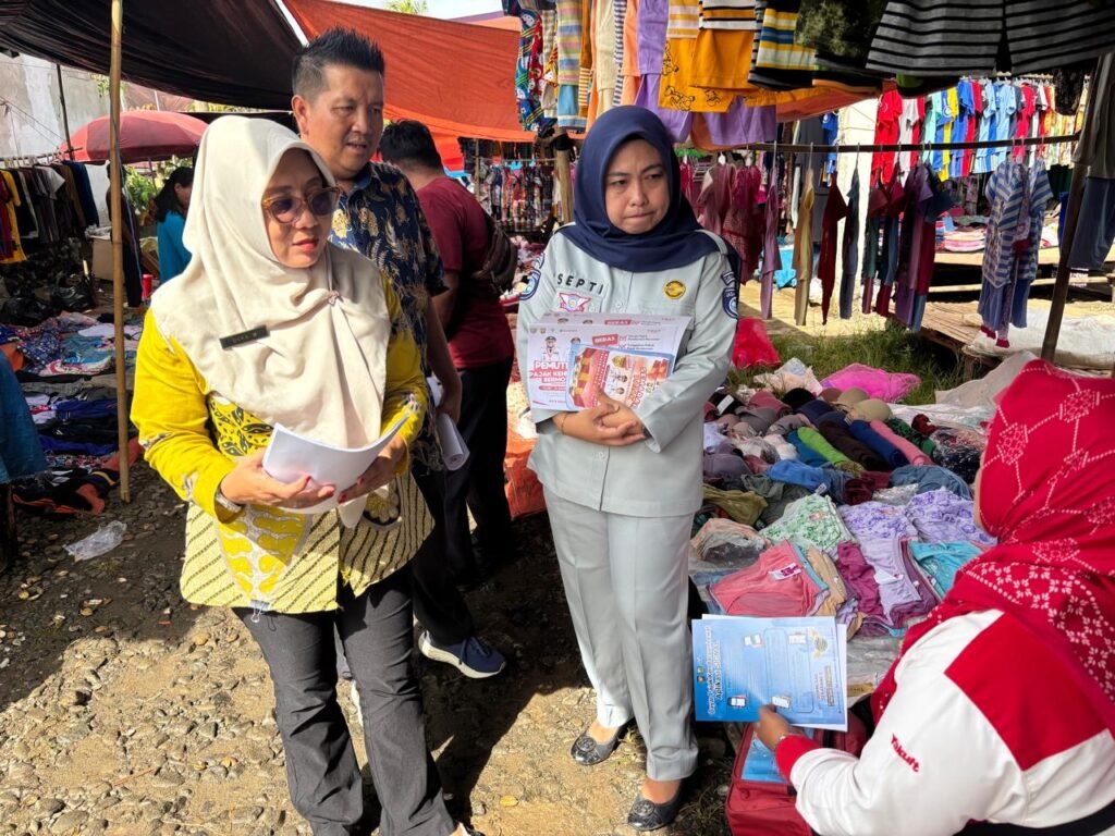 Tim Pembina Samsat Bengkulu Tengah Sosialisasikan Program Pemutihan Pajak di Pasar Taba Penanjung