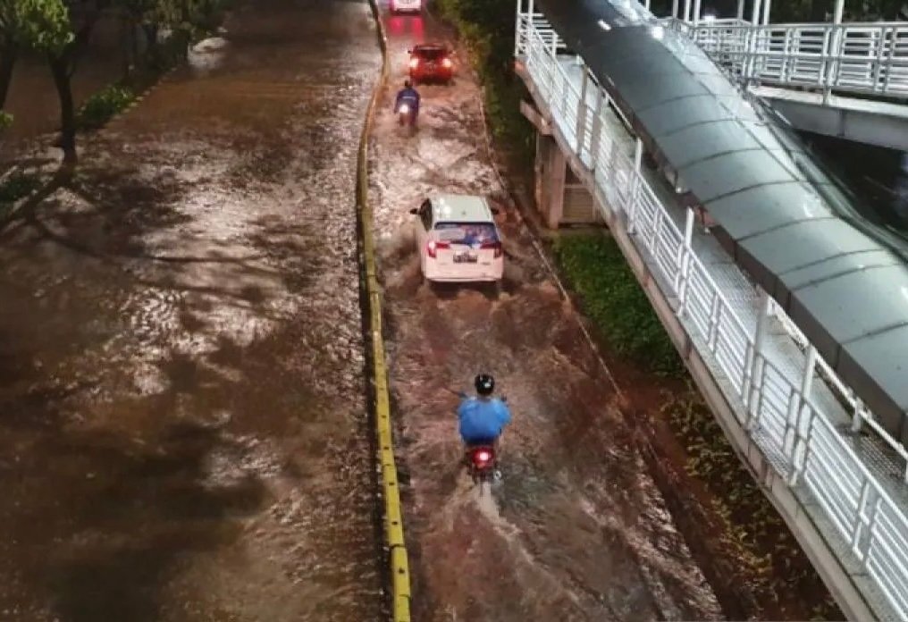 Imbas Banjir, Layanan Transjakarta Ciledug-Tendean Alami Keterlambatan
