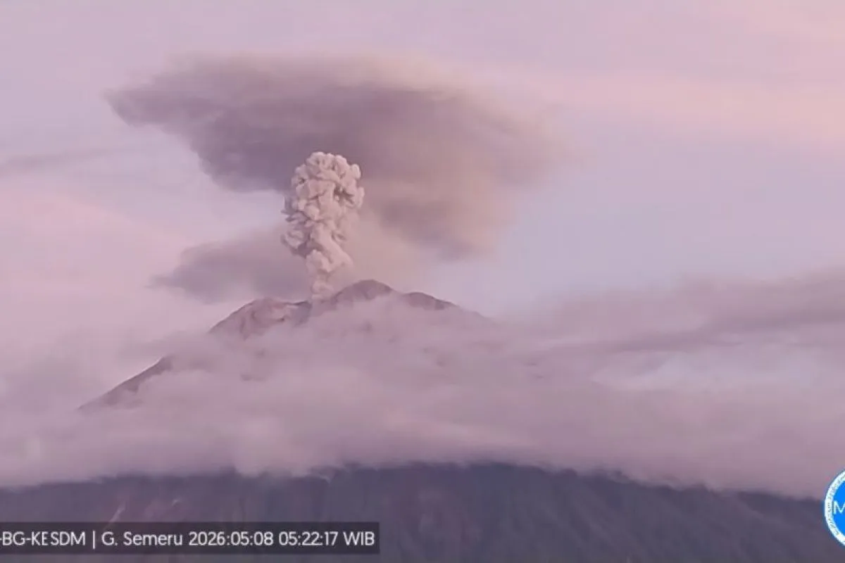 Gunung Semeru Erupsi 5 Kali Hari Ini, Tinggi Letusan Capai 1,2 Kilometer