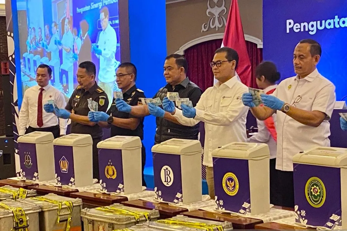 Hampir Setengah Juta Lembar Uang Palsu Dimusnahkan BI