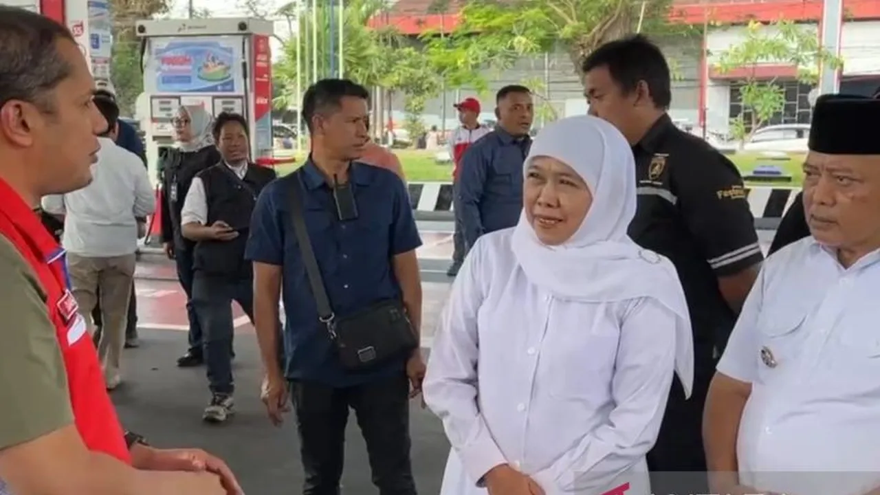 Gubernur Khofifah Pastikan Stok BBM Subsidi Jatim Aman Usai Sempat Antre