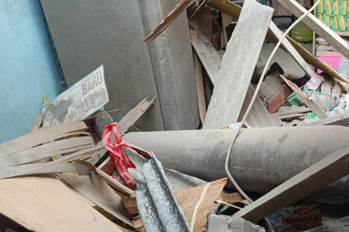 Rumah Warga Tertimpa Akibat Ledakan Tabung Oksigen di Depot Pengisian Gas Cilincing