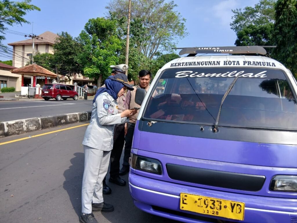 Dorong tertib Administrasi dan Perkuat Kolaborasi, Jasa Raharja Cabang Cirebon Bersama Tim Pembina Samsat Kuningan Melaksanakan Pemeriksaan Pajak Kendaraan Bermotor Di Kab Kuningan