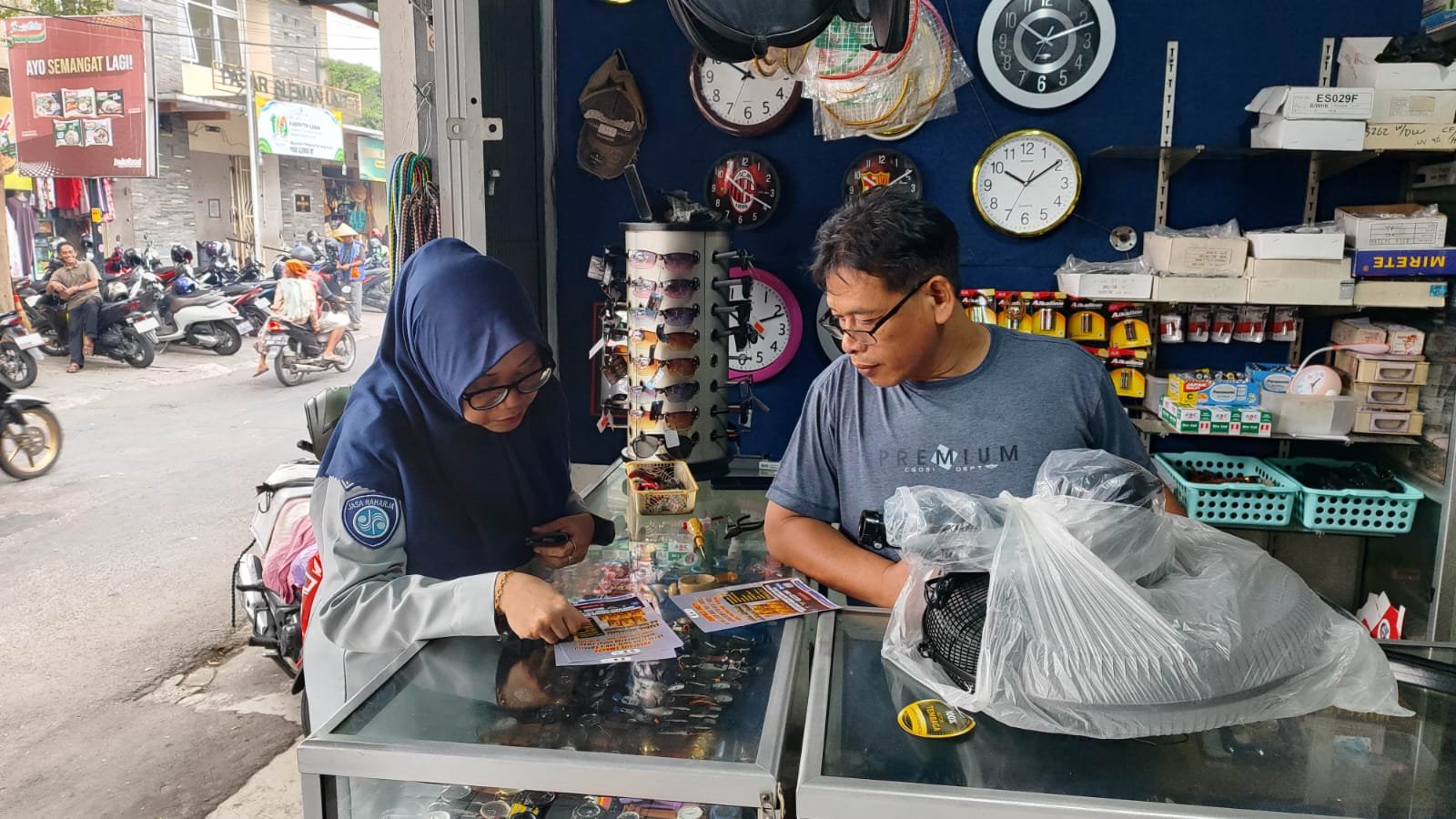 Glorifikasi Reward Emas di Pasar Sleman, Jasa Raharja Ajak Masyarakat Manfaatkan Layanan Pajak Digital