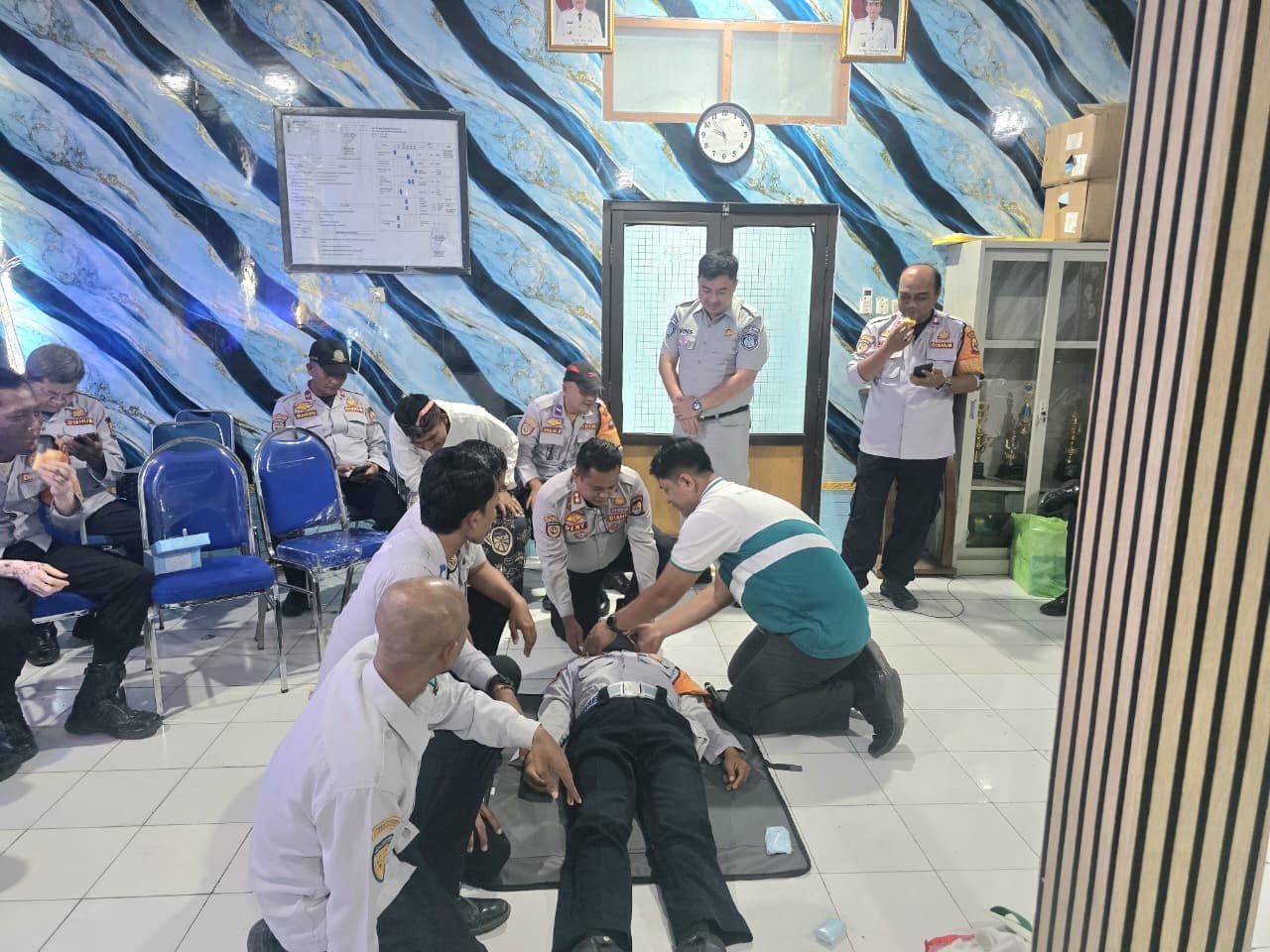 Tingkatkan Kesiapsiagaan, Jasa Raharja Cabang Cirebon Gelar Pelatihan Pertolongan Pertama Gawat Darurat (PPGD) Di Kantor Dishub Kab Cirebon