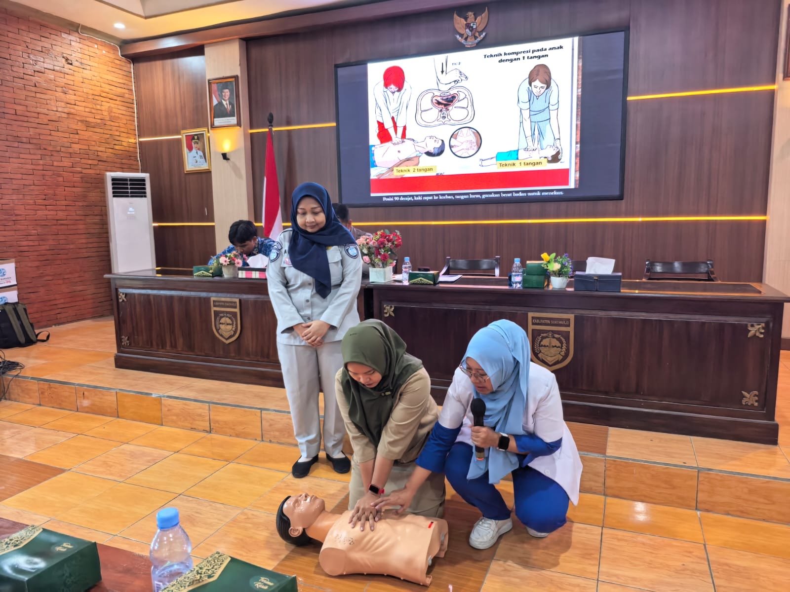 Kolaborasi Lintas Sektor di Kartasura, Aparatur Desa Dibekali Edukasi Keselamatan dan PPGD sebagai Upaya Penanganan Pertama Pada Korban Kecelakaan Lalu Lintas