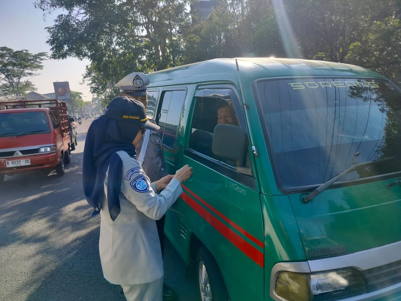 Jasa Raharja Bersama Tim Pembina Samsat Kabupaten Bandung II Soreang Gelar Operasi Gabungan di Area PT. Venamon Katapang Kabupaten Bandung