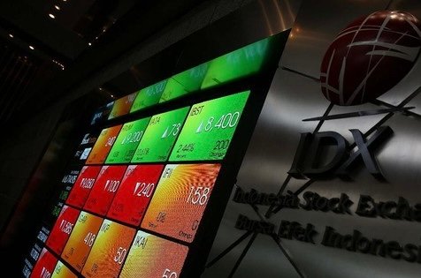 IHSG Ditutup Menguat Saat Investor Menanti Keputusan Bunga BI