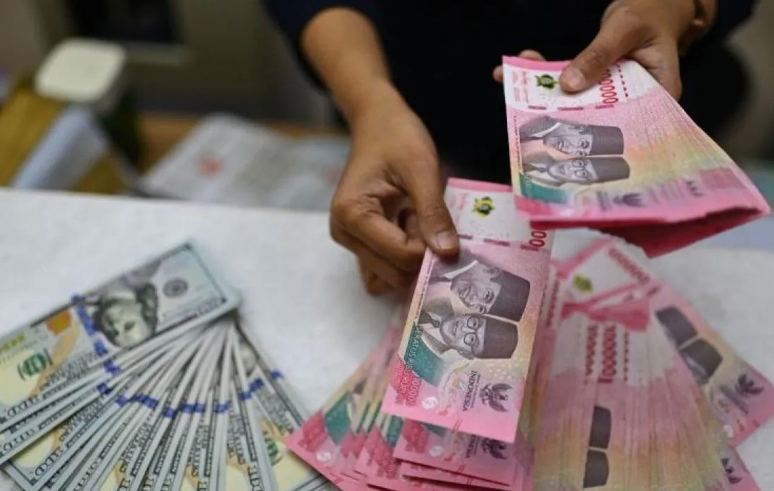 Tertekan Isu Suku Bunga The Fed, Nilai Tukar Rupiah Anjlok ke Rp18.009