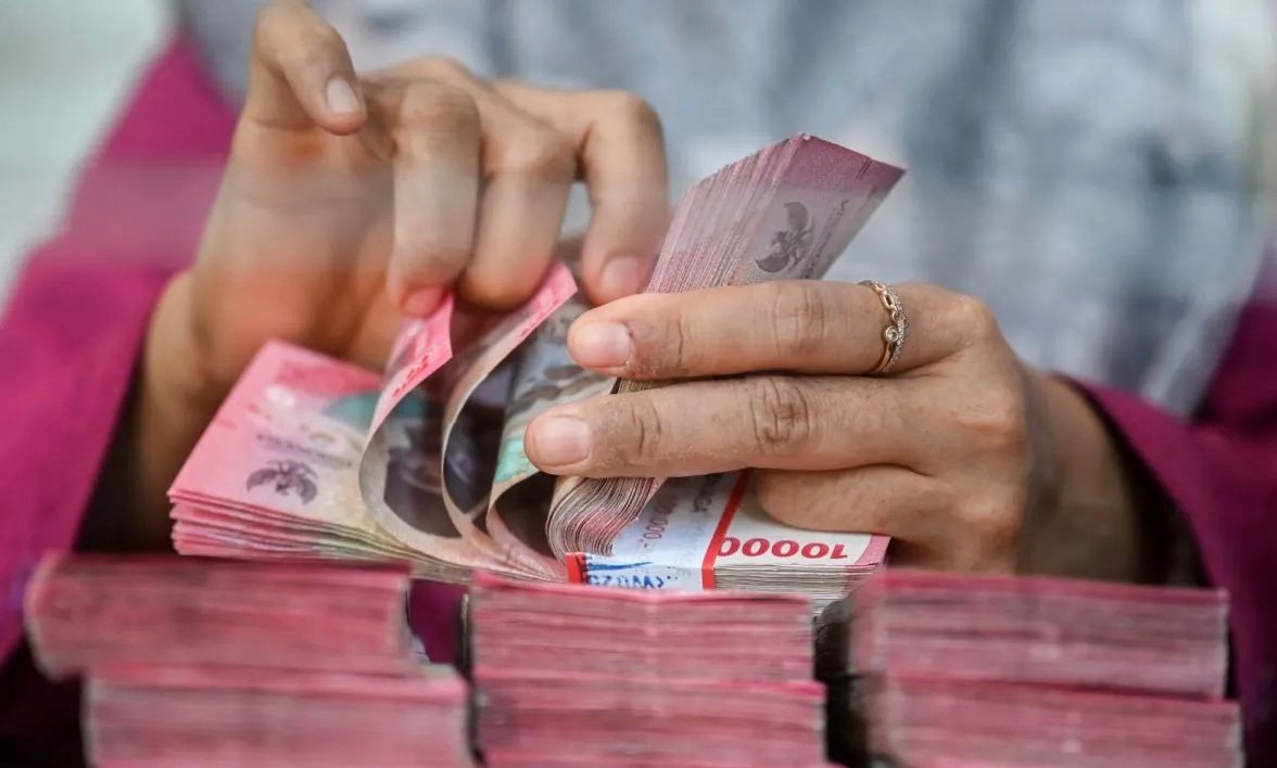 Harga Minyak Masih Tinggi, Rupiah Kembali Melemah terhadap Dolar AS