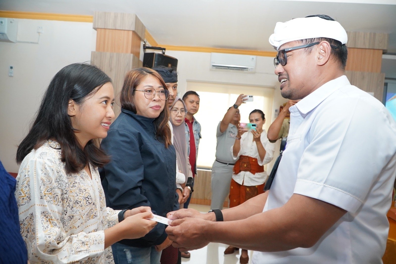 Gebyar Samsat Provinsi Bali Beri Apresiasi kepada Wajib Pajak Yang Taat, Wujud Nyata Dorong Kepatuhan Masyarakat