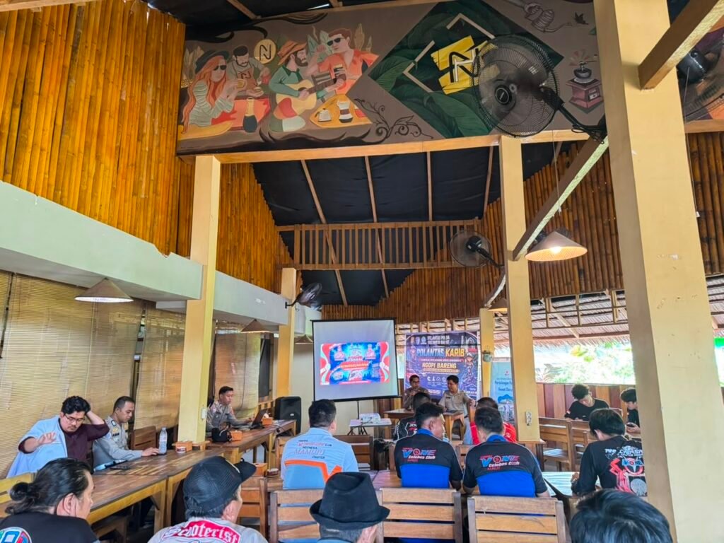 Jasa Raharja Cabang Mamuju dan Ditlantas Polda Sulbar Gelar Safety Campaign dan PPGD Bersama Komunitas Otomotif