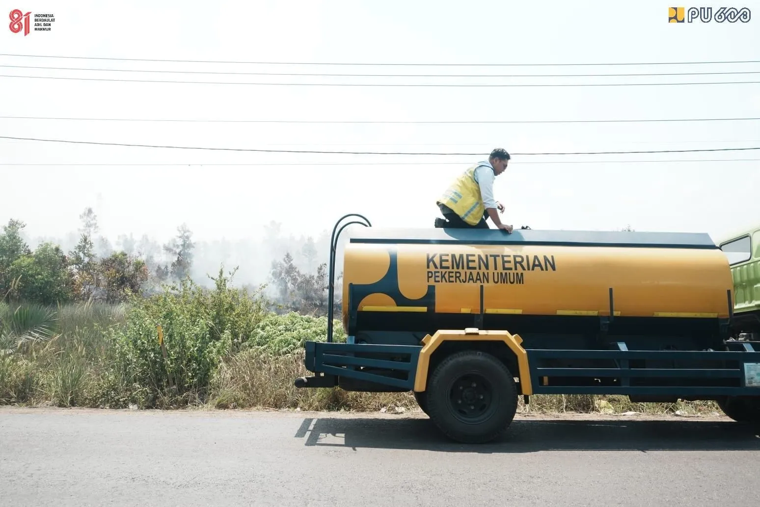 Kementerian PU Kerahkan Dua Truk Tangki Tangani Karhutla di Tanjung Selor