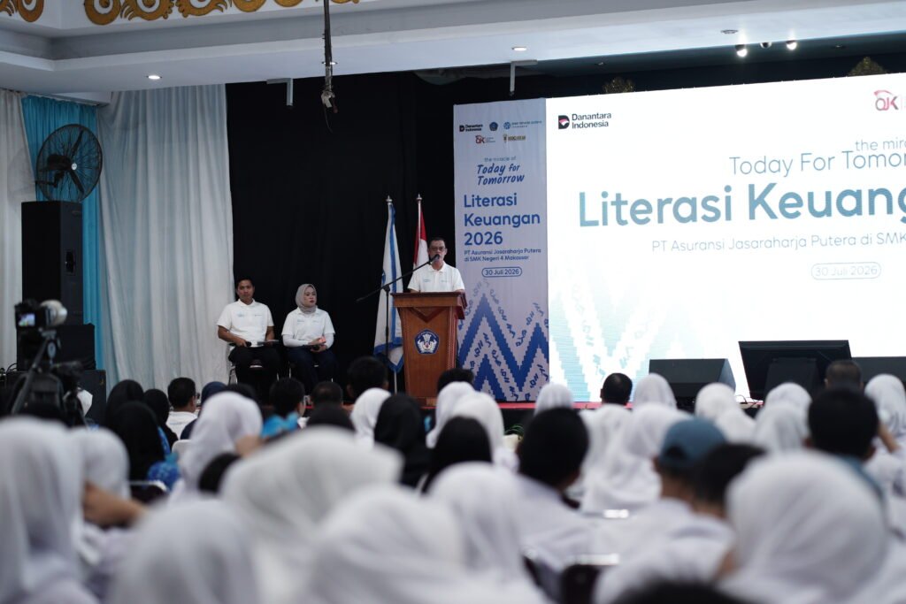 Jasaraharja Putera Perkuat Literasi Keuangan Generasi Muda melalui Edukasi, Perlindungan Asuransi, dan CSR di SMK Negeri 4 Makassar