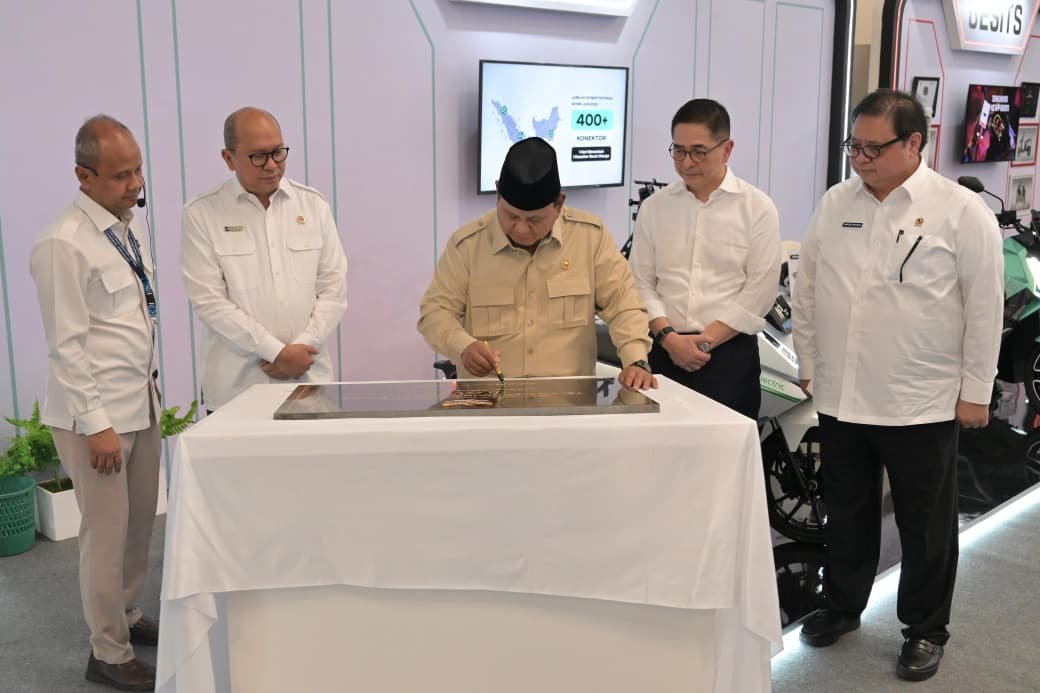 Presiden Prabowo Resmikan 3.395 Jembatan Hingga Motor Listrik Nasional
