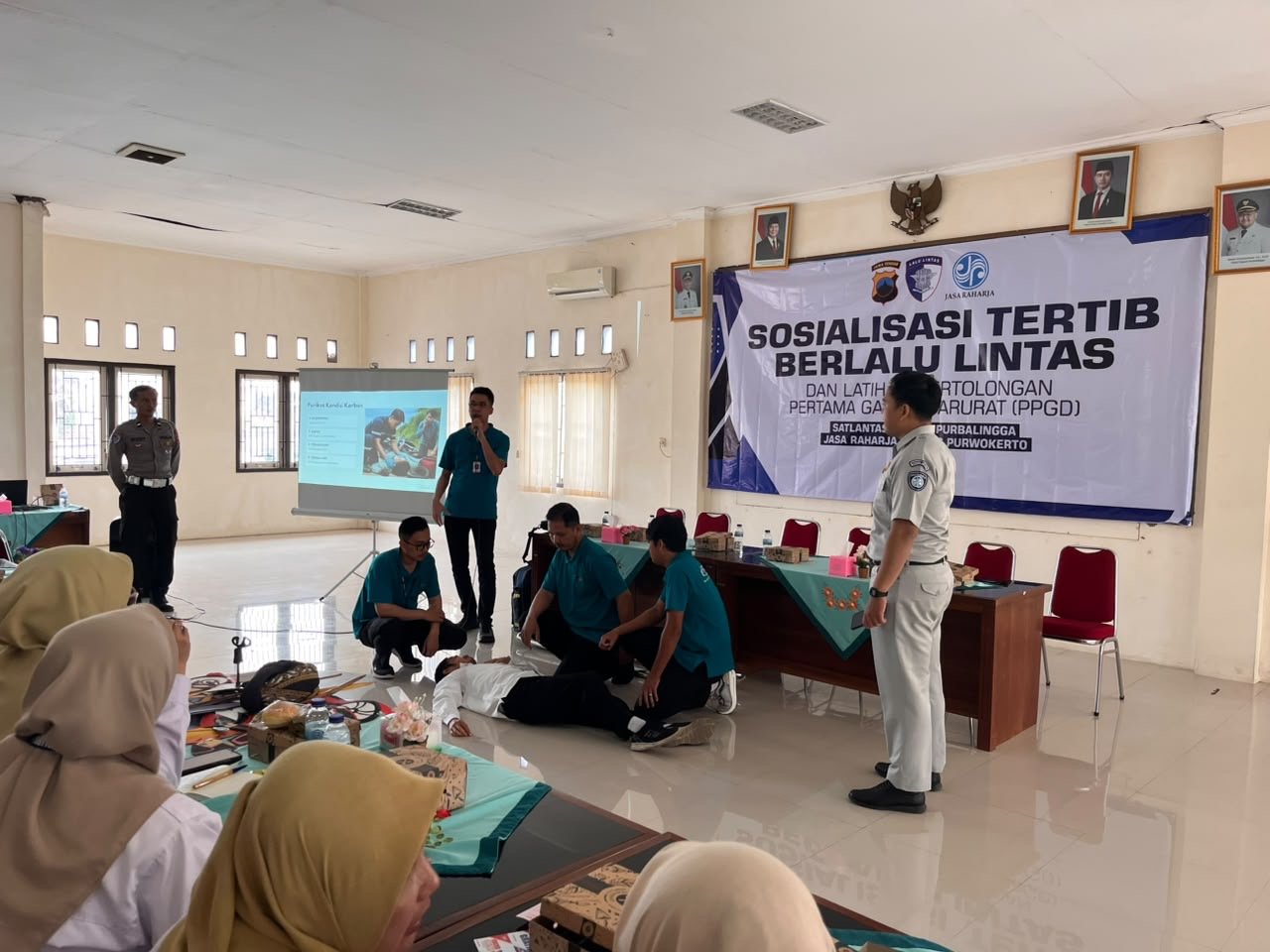Jasa Raharja Purwokerto dan Satlantas Polres Purbalingga Gelar Sosialisasi Tertib Lalu Lintas dan Pelatihan PPGD