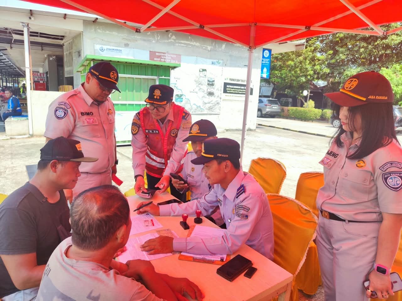 Sinergi Lintas Instansi dalam Operasi ODOL di Exit Tol Kalikangkung, Jasa Raharja Edukasi Manfaat SWDKLLJ