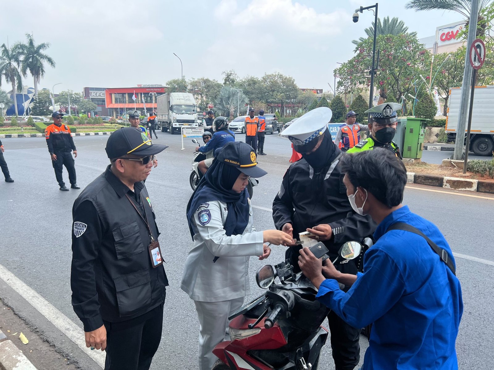 Operasi Gabungan Tingkatkan Kepatuhan Pembayaran Pajak Kendaraan Bermotor di Kabupaten Karawang