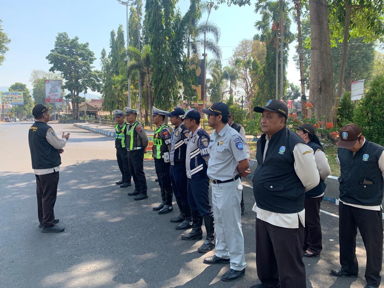 Operasi Gabungan Tim Pembina Samsat Bondowoso di Jalan Nangkaan, Dorong Keselamatan dan Kepatuhan Pajak Kendaraan