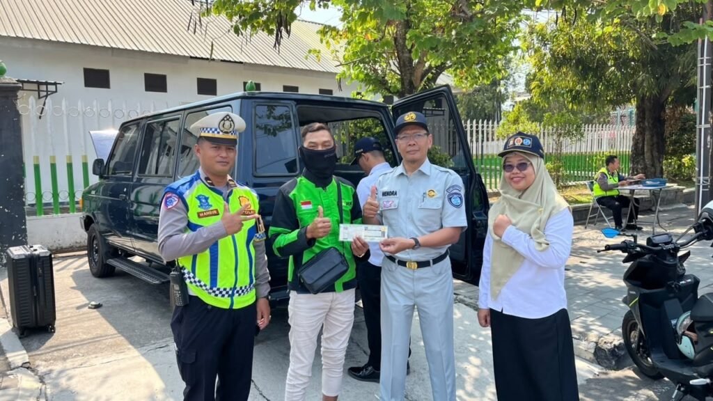 Jasa Raharja Hadir di Jalan Sudibyo Wates, Edukasi Tertib Berlalu Lintas dan Manfaatkan Program Bebas Denda