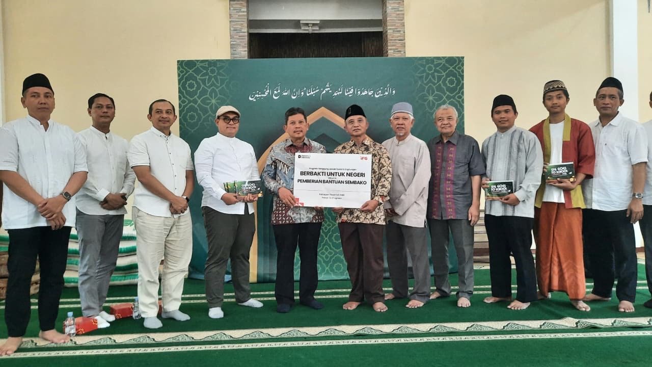 Jasa Raharja Dukung Program “Berbakti untuk Negeri” IFG, Salurkan Bantuan Sembako bagi Pondok Pesantren di Sleman