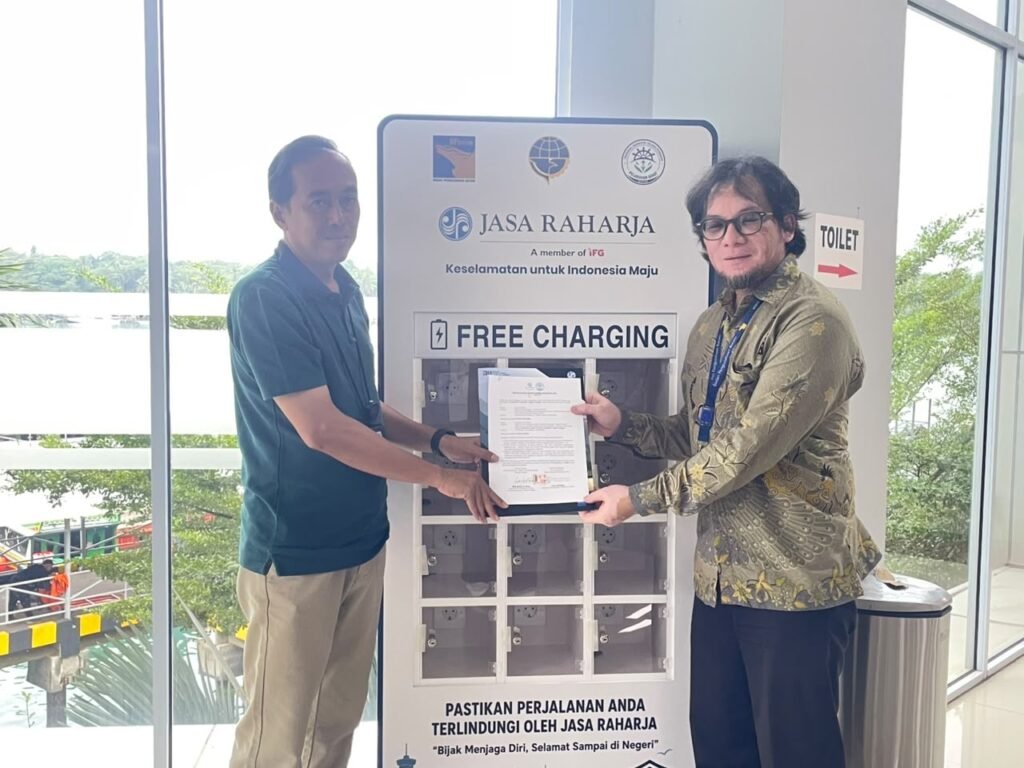 Dukung Transportasi Berkelanjutan, Jasa Raharja Kanwil Kepri Serahkan Charging Station melalui Program TJSL di Pelabuhan Domestik Sekupang dan Pelabuhan Domestik Punggur