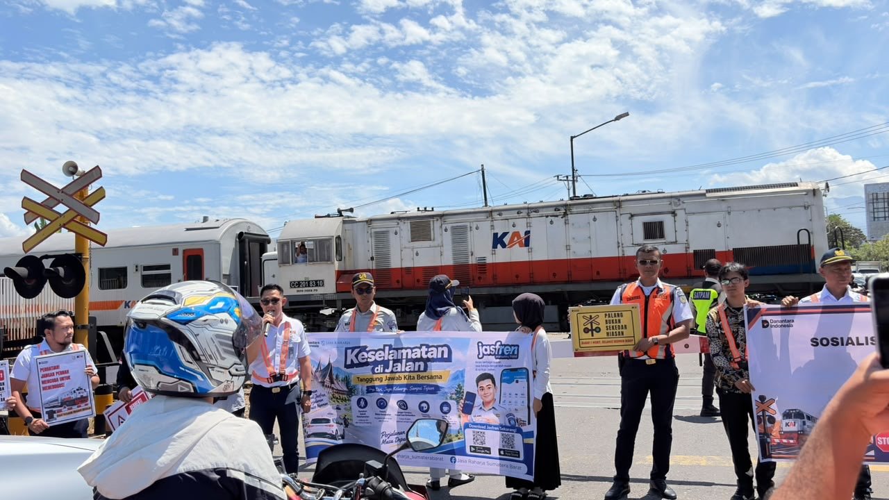Jasa Raharja Sumbar Bersama Stakeholder Sosialisasikan Keselamatan Perjalanan Kereta Api di Padang