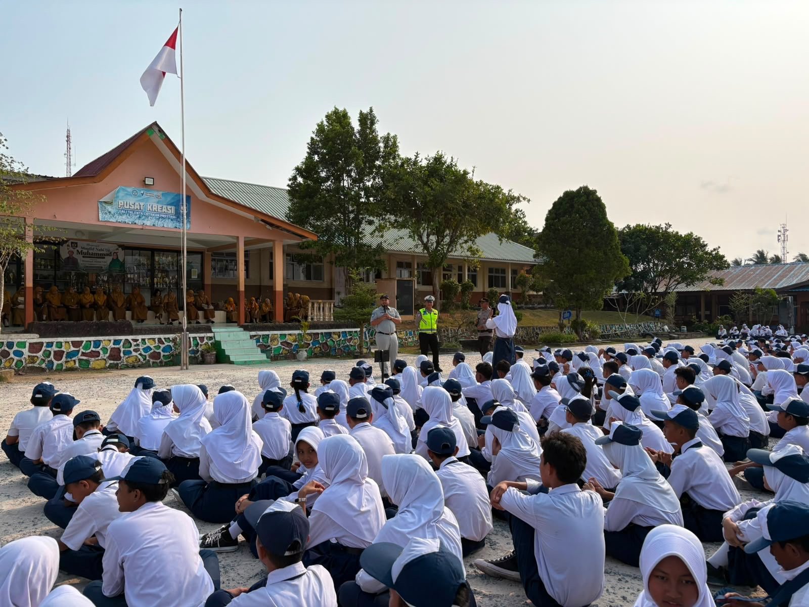 Jasa Raharja Tanjungpinang bersama Unit Kamsel Satlantas Polresta Tanjungpinang menggelar Kegiatan Pengajar Peduli Keselamatan Lalu Lintas (PPKL) di SMPN 7 Tanjungpinang