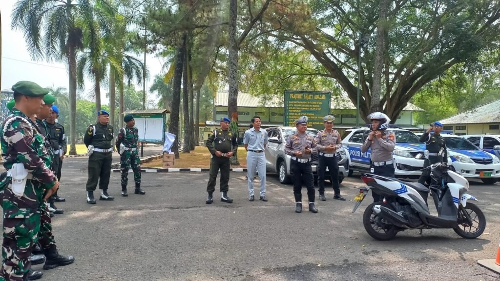 Jasa Raharja Sukabumi dan Satlantas Polres Cianjur Hadiri Sosialisasi Safety Riding kepada Personel TNI AD di Mayonif Raider 300/Bjw