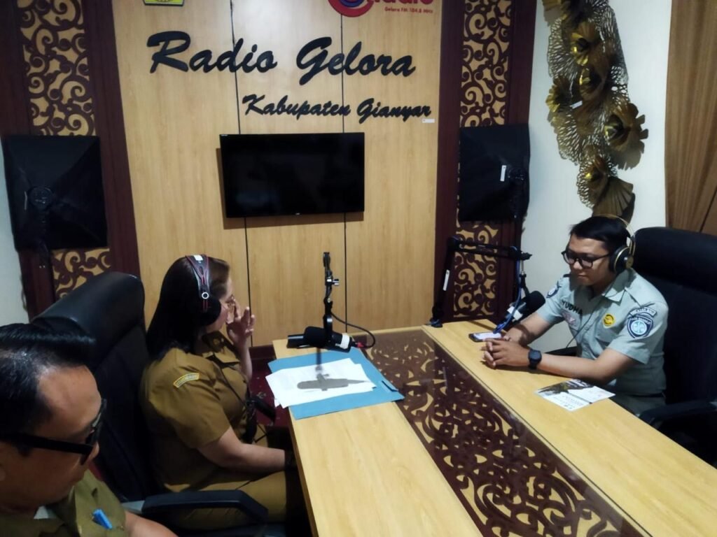 Jasa Raharja Sosialisasikan Program Relaksasi Pajak Kendaraan Bermotor Melalui Radio Gelora di Gianyar