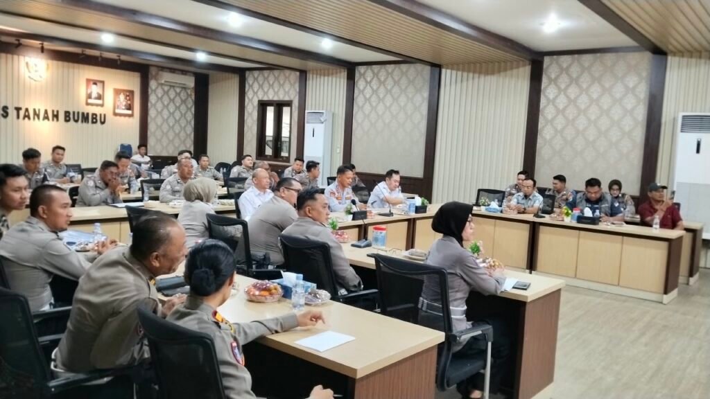 Jasa Raharja Bersama FKLL Tanah Bumbu Bahas Strategi Pencegahan Kecelakaan di Mantewe
