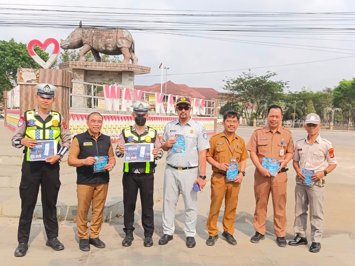 Sasar Pengendara di Depan Kantor Bupati, Samsat Sukadana Sosialisasikan Program Keringanan Pajak
