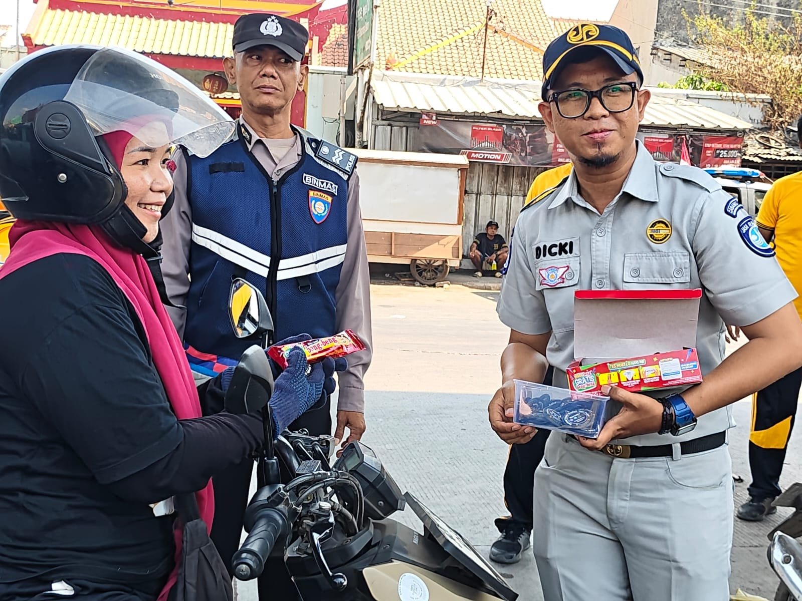 Tingkatkan Keselamatan Lalu Lintas, PT Jasa Raharja (Persero) Cabang Cirebon Gencarkan Edukasi Keselamatan Melalui Aksi Simpatik di Daerah Rawan Laka