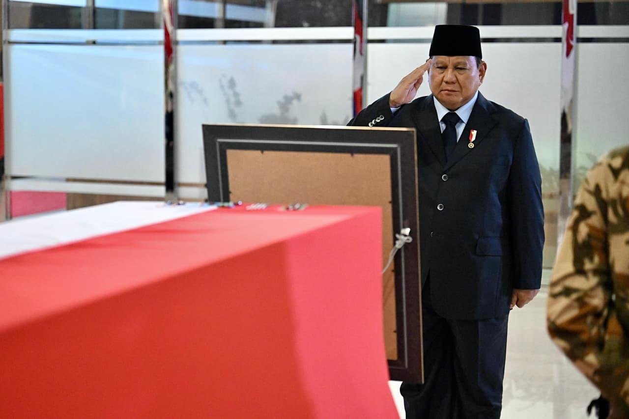 Presiden Prabowo Beri Penghormatan Terakhir kepada Tokoh Militer Subagyo HS