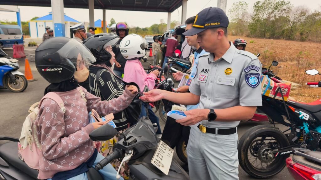 Tim Pembina Samsat Pelaihari Perluas Informasi Relaksasi Pajak kepada Pengendara