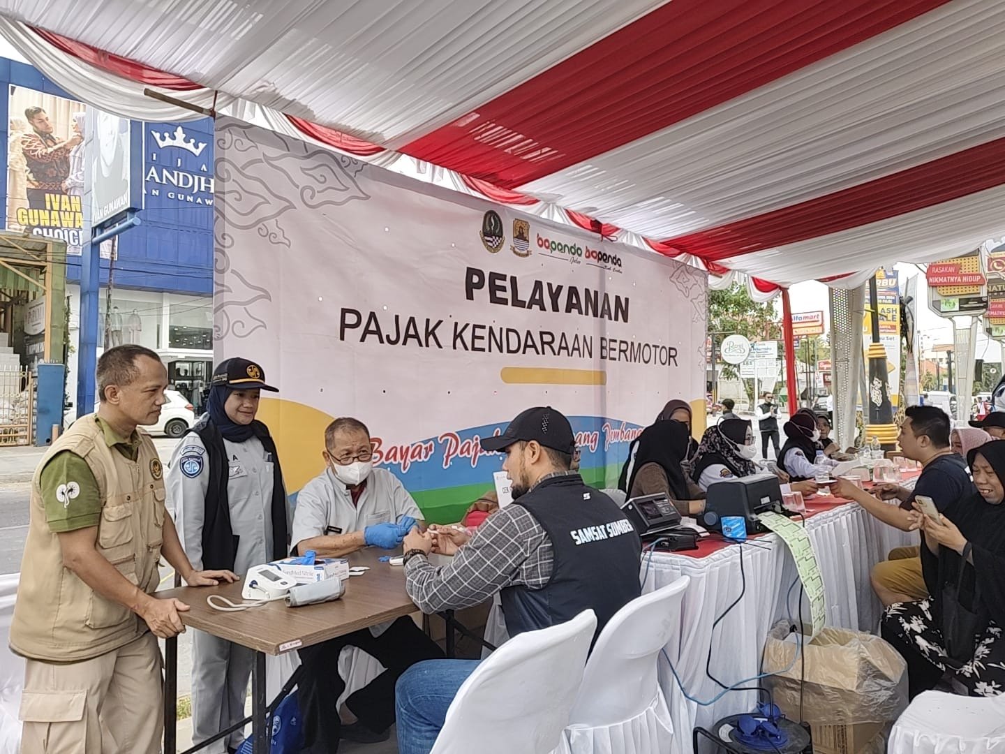 Tingkatkan Keselamatan dan Kepatuhan, PT Jasa Raharja (Persero) Cabang Cirebon Melaksanakan Kegiatan Pemeriksaan Pajak Kendaraan Bermotor dan Berikan Layanan Kesehatan Gratis di Kec Kedawung Kab Cirebon