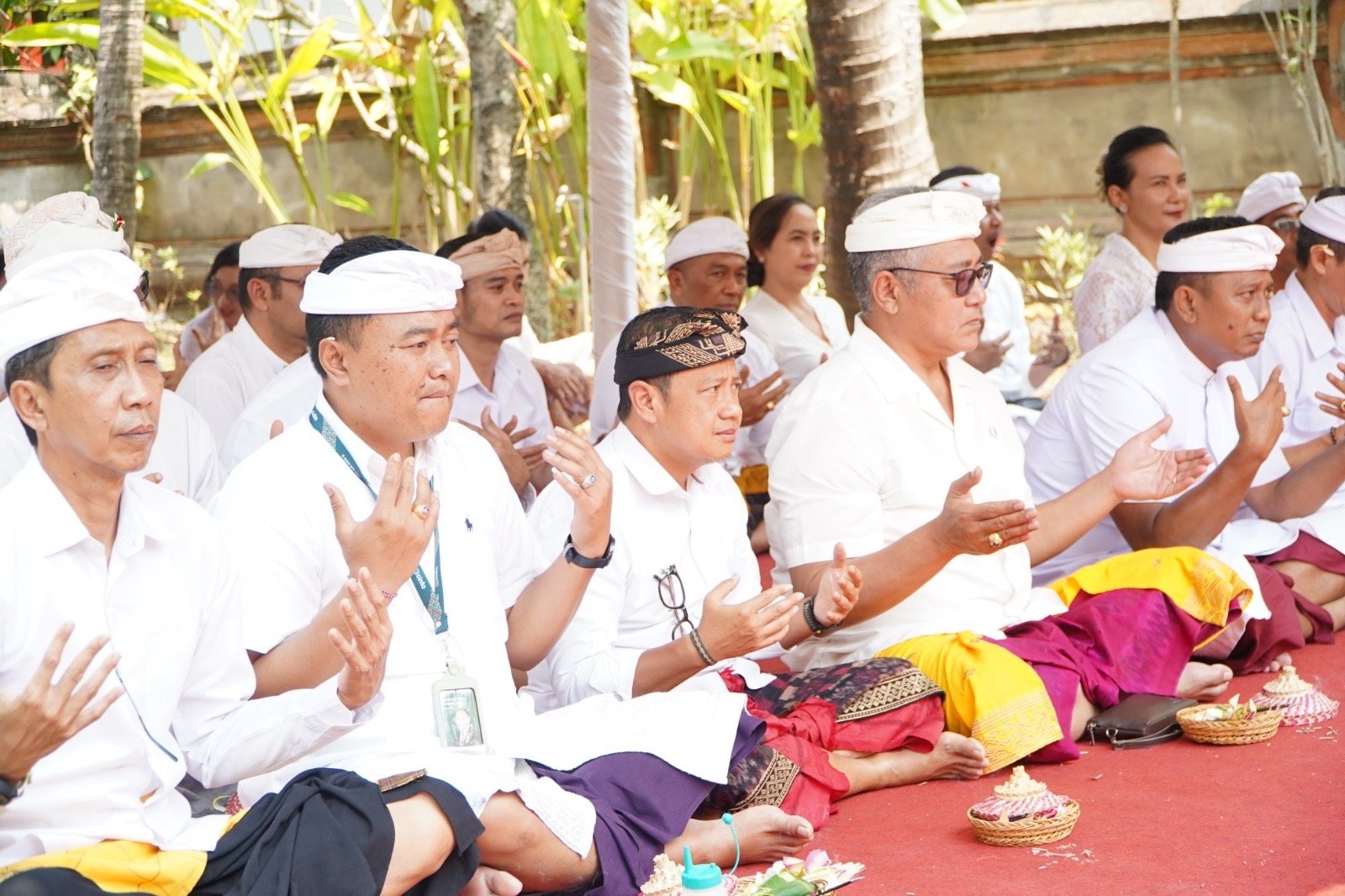 Gelar Doa Bersama, Jasa Raharja Bali Hadiri Piodalan di Kantor Bapenda Provinsi Bali